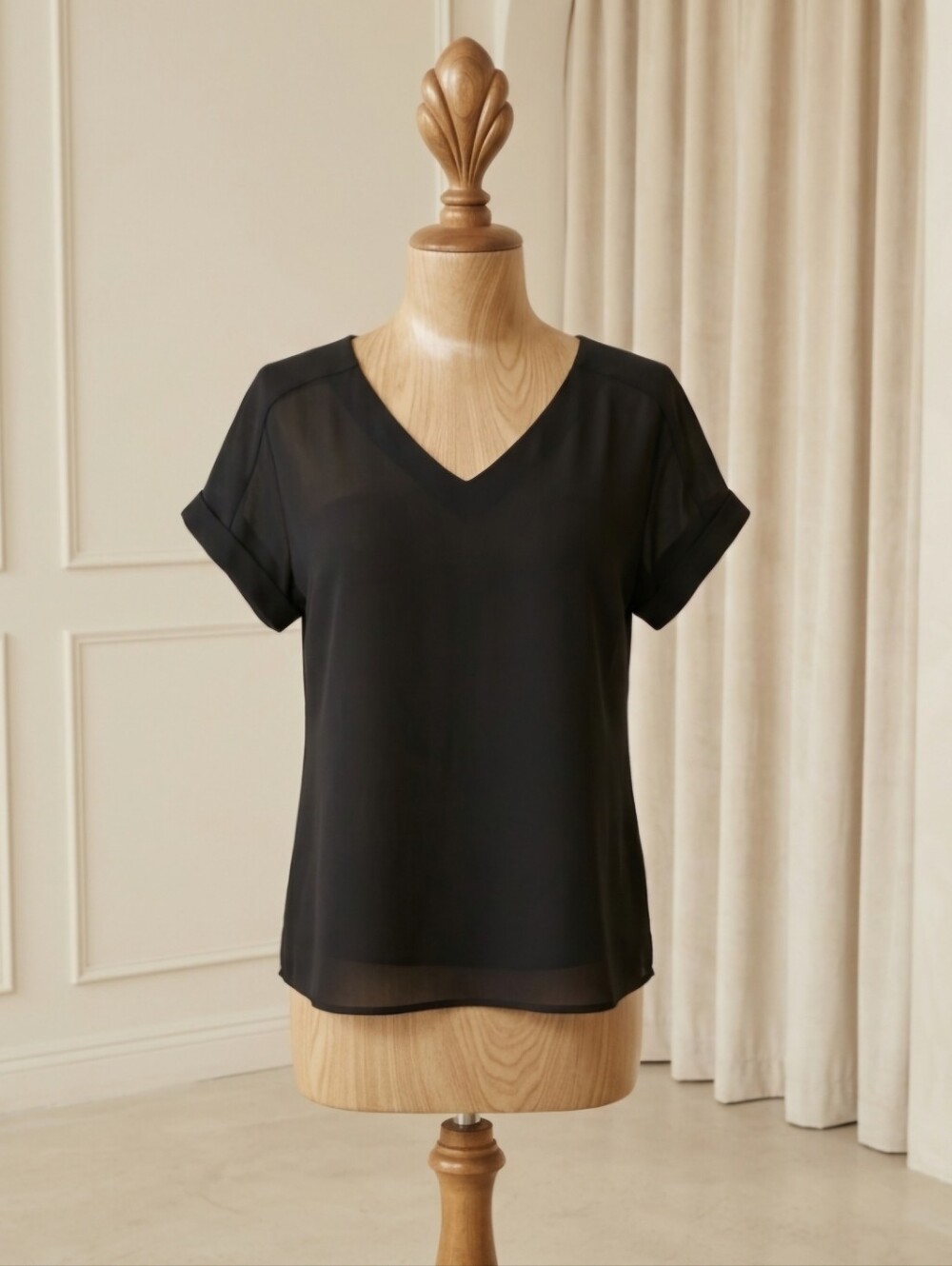 Versona Black V-Neck Flowy Blouse | Medium
